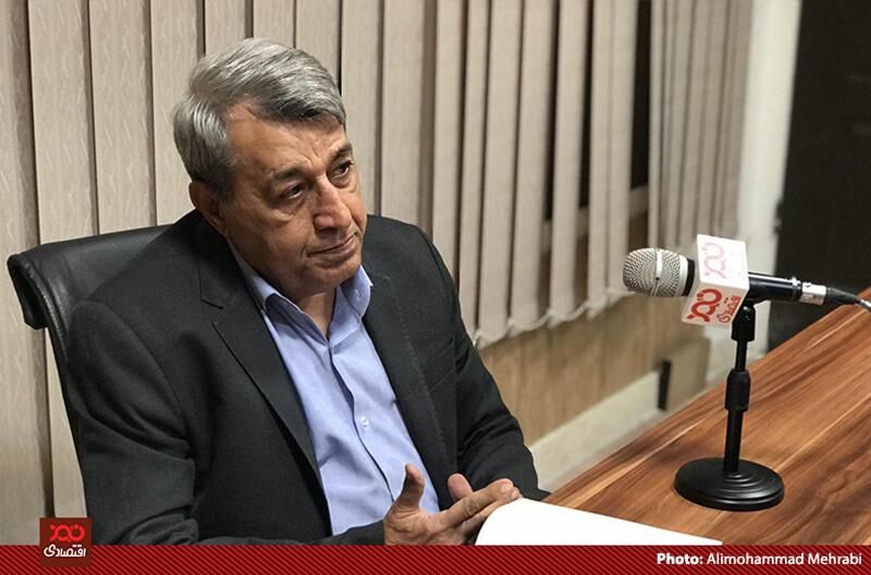 یاران روحانی آنقدر سیرند که درد اقتصادی مردم را نمی‌فهمند