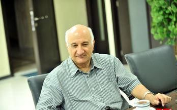 نوبخت نمیتواند در شرایط سخت برای اقتصاد برنامهریزی کند/ فرشاد مومنی 30 سال است که نان نقد تعدیل را میخورد/ اقتصاددانان نهادگرا پرت و پلا میگویند/ به جلسه اقتصاددانان با روحانی نرفتم، انگیزهای نداشتم