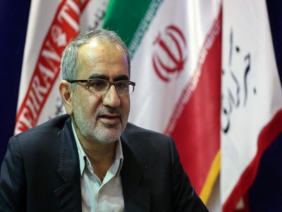 افزایش نقدینگی به دلیل جبران سپرده‌های موسسات مالی و اعتباری غیر مجاز است که از بانک مرکزی همین دولت مجور گرفته‌اند