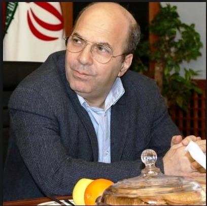 فرشاد اسفندیاری سه شغله است!