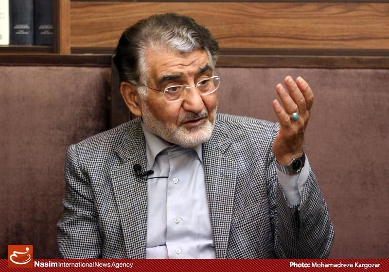 با دلار 5700 تومانی در بودجه قدرت خرید مردم کاهش پیدا می‌کند/ دولت بودجه 98 را طوری تنظیم کند که مردم فقیر‌تر نشوند