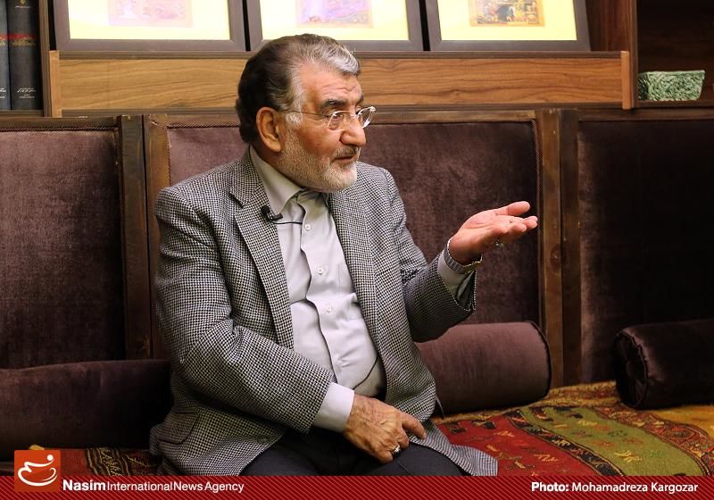 بسیاری از کالاهایی که ارز 4200 تومانی گرفتند بین 40 تا 60 درصد افزایش قیمت داشتند/ مسائل اقتصادی با توصیه، خواهش و حتی التماس درست نمیشود