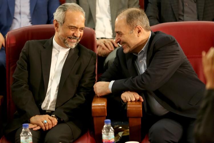 انتصاب دوستِ پسر محمد نهاوندیان،‌ معاون اقتصادی رئیس‌جمهور در یک شرکت خودروسازی!/ "ایمان فرجام نیا"، مدیرکل سابق دفتر امور مدیران ارشد ریاست جمهوری در صنعت خودروسازی پست گرفت
