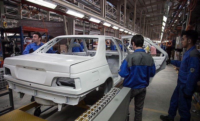 ایران خودرو و سایپا بدون توجه به حقوق مشتریانشان همچنان به پیش فروش خودرو ادامه می‌دهند