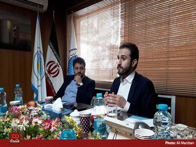 برای کشوری مثل ما که بیکاری بالایی دارد، تثبیت و کنترل نرخ ارز کُشنده است/ افزایش نرخ ارز به منظور حمایت از کالای ایرانی یک اجبار است