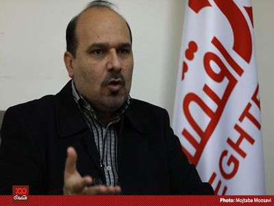 تشکل‌های کارگری باید مجوزشان را از وزارت کار بگیرند، اما خانه کارگر مجوزش را از کمیسیون ماده ۱۰ احزاب گرفته است!/ خانه کارگر یک حزب سیاسی است،‌ چرا باید اینقدر قدرت داشته باشد؟ ماجرا چیست!؟