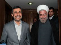 کدام دولت در مقابله با تحریم‌ها موفق‌تر بود؟/ عملکرد روحانی از احمدی‌نژاد هم ضعیف‌تر است؟ + جدول و نمودار