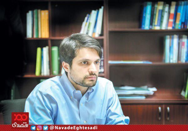 اگر دلار ۴۲۰۰ تومانی تعیین نشده بود، قدرت خرید مردم بیشتر بود/ دلار ۴۲۰۰ تومانی باعث اختلاس های نجومی در شرکتهای فولادی و پتروشیمی شد