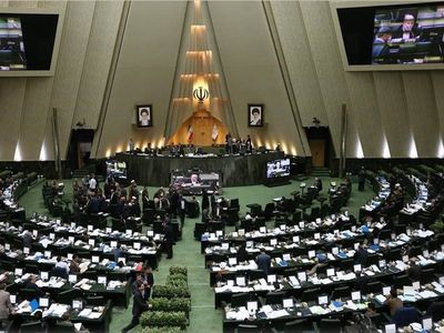 اخاذی یک نماینده مجلس از ذوب آهن اصفهان/ نماینده مجلس: باید همسرم را در این دستگاه دولتی استخدام کنید