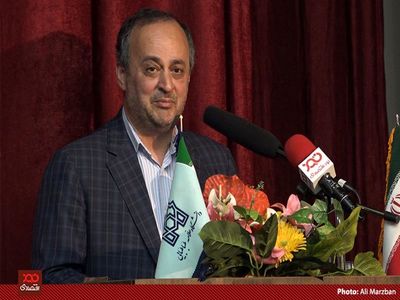 اگر می‌خواهیم فساد را ریشه کن کنیم،‌ باید به سراغ نهادهای ناظر یعنی قوه قضائیه، مجلس و رسانه‌ها برویم/ متاسفانه فساد در رسانه‌ها رخنه کرده و حتی برخی خبرنگاران در قبال دریافت پول اقدامات منفی را منتشر نمی‌کنند!