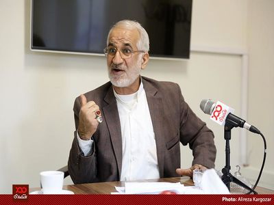 سخنان روحانی درباره افزایش اختیاراتش فرافکنی است!