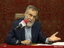 به قدری با دلار ۴۲۰۰ تومانی کنجاله سویا وارد کردیم که انگار هر ایرانی هر روز صبح به جای یک لیوان شیر یک لیوان روغن کنجاله سویا می خورد/ آیا موبایل جز کالاهای اساسی است که برای واردات آن دلار ۴۲۰۰ تومانی اختصاص داده‌اند؟