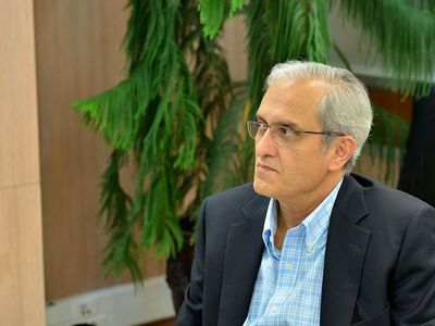 وام ۱۵۰ میلیارد تومانی شرکت‌های وابسته به "ریاحی عضو اتاق بازرگانی" از بانک خاورمیانه/ مگر ریاحی سال ۹۶ از بهفار نرفته بود؟