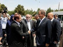 سهامداری بیمه مرکزی در شرکت‌های داروسازی، پتروشیمی و ساختمان سازی!/ آیا بیمه مرکزی می‌تواند بنگاه‌داری کند؟
