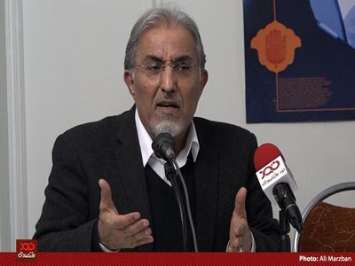 اینکه استعفا دادند و بیرون رفتند حرف بی‌ربطی است، نیروهایشان در مراکر اقتصادی کشور مشغول به فعالیتند/ تحریم بهانه‌‌ای برای چپاولگران است