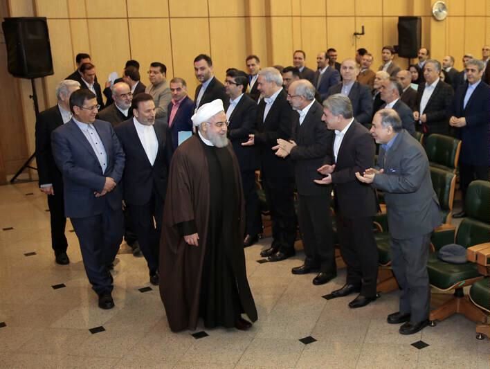 تورم در دولت روحانی برای اولین بار بعد از انقلاب در سه سال پیاپی بالای ۳۰ درصد میشود