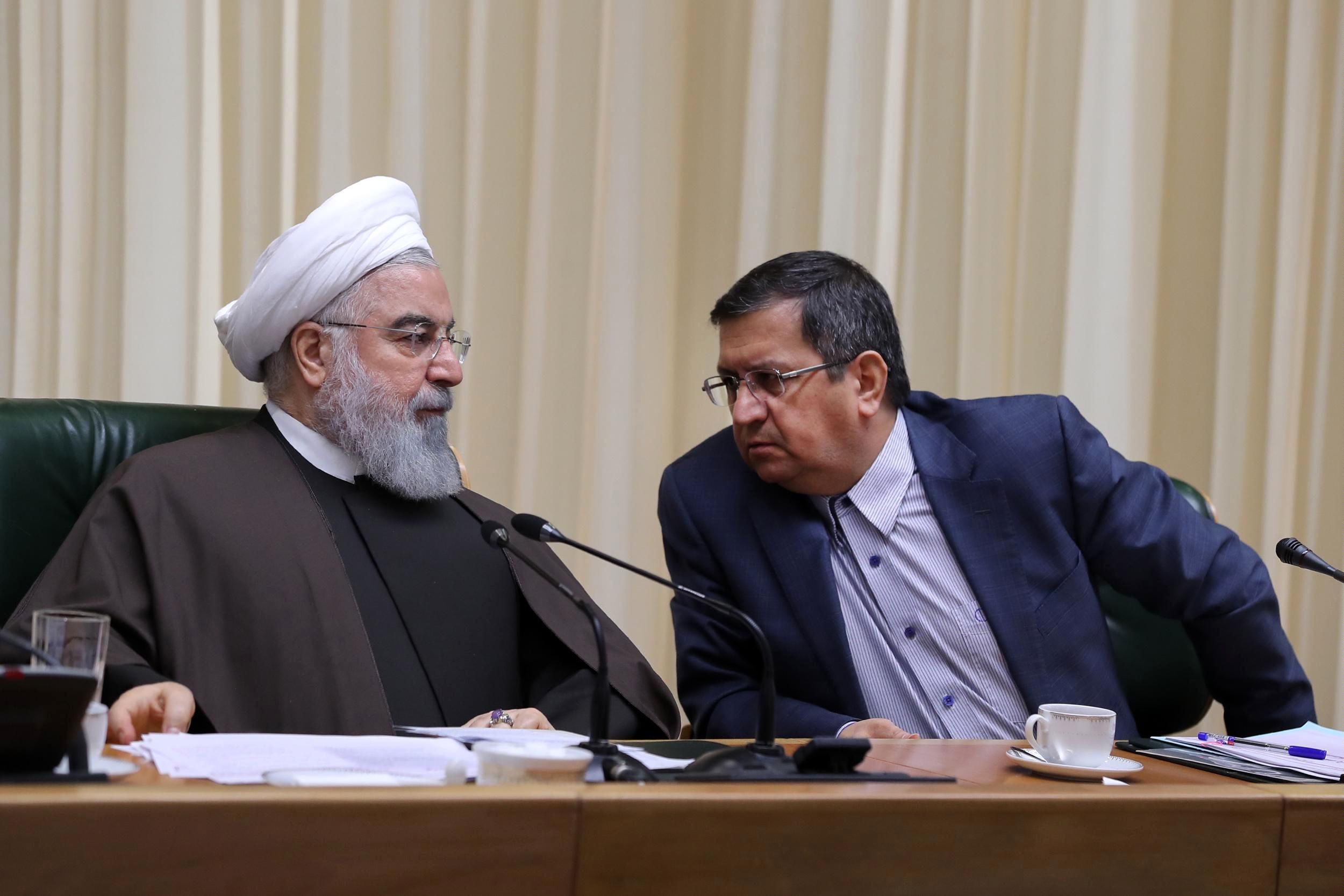 آیا رئیس جمهور درباره آمار افزایش ۴۰ درصدی ارزش پول ملی به رئیس کل بانک مرکزی تذکر می‌دهد؟