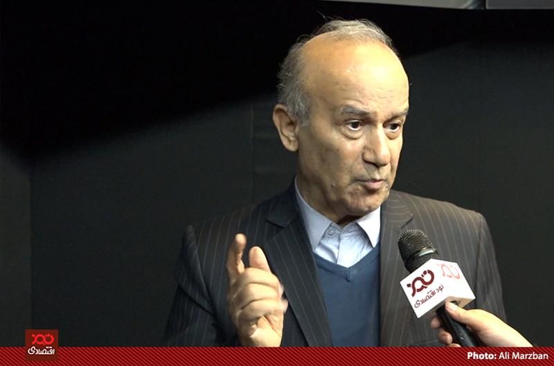 دولت هنوز به خاطر فجایع ناشی از دلار ۴۲۰۰ تومانی عذرخواهی نکرده/ افزایش تورم در مناطق روستایی طبیعی است