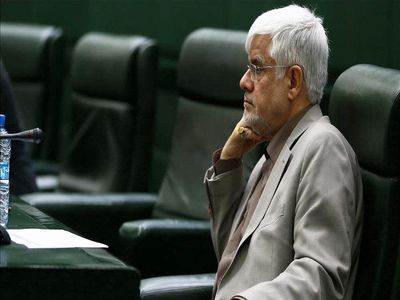 نامه عارف به لاریجانی برای برگزاری جلسه‌ای با حضور روحانی و رئیسی درباره بنزین