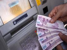 کمک معیشتی دولت برای ۲۰ میلیون نفر دیگر دیشب واریز شد