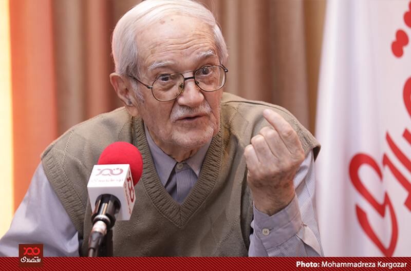 گفت‌وگو با دکتر ابراهیم رزاقی استاد اقتصاد بازنشسته دانشگاه تهران