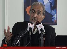در صلاحیت مسئولانی که اقدام به گرانی بنزین کردند، تردید کنید