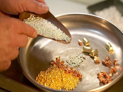 آخرین قیمت روز ارز، سکه، دلار و فلزات گرانبها در ۲ بهمن