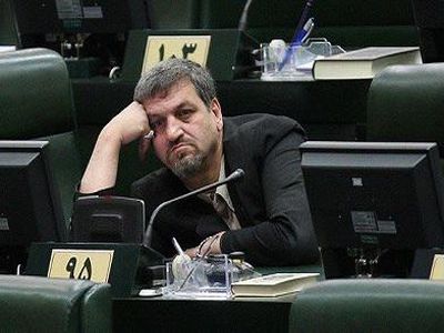 مگر خون نمایندگان مجلس رنگین‌تر ازخون مردم و مدافعان سلامت است