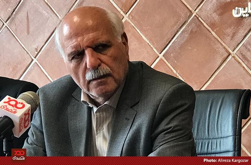 مغازههای فروش مواد غذایی و خدماتی تعطیل نمیشوند