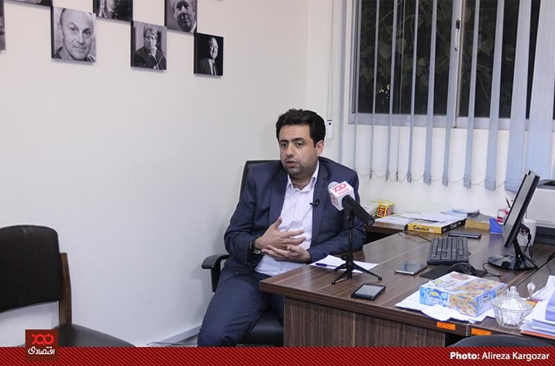 شاخص بورس خیلی بالاست و سقوط ۱۸ هزار واحدی عدد بزرگی محسوب نمی‌شود/ کرونا تاثیر خود را بر بازار گذاشته و واکنش‌ها هیجانی است