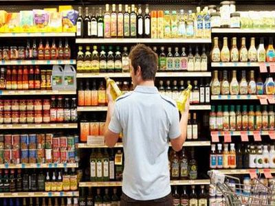 دلیل خالی ماندن قفسه فروشگاه‌های زنجیره‌ای در ساعاتی از روز/ کمبود کالایی وجود ندارد