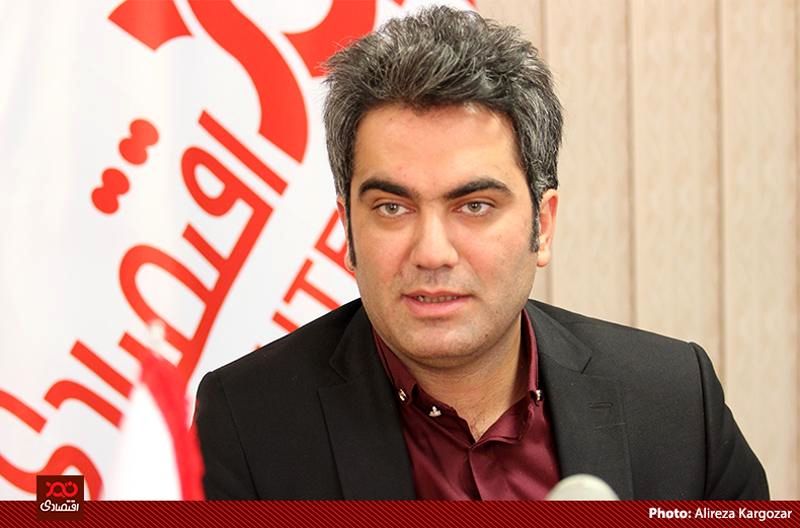 حرفهای همتی در مورد بازار ارز فقط یک ادعاست/ چرا بانک مرکزی توان کنترل معاملات در حد ۵۰۰ هزار دلار را ندارد؟