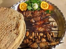 کرونا کاسبی ها را بهم ریخته و باعث تعطیلی مغازه های جگرکی شده است