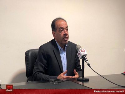 وضعیت اقتصادی مردم خوب نیست، اما سیاستمداران مردم را درک نمیکنند