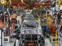 شبکه بانکی باید در تامین نقدینگی واحدهای صنعتی به خصوص خودروسازان اقدامات وسیع‌تری انجام دهد