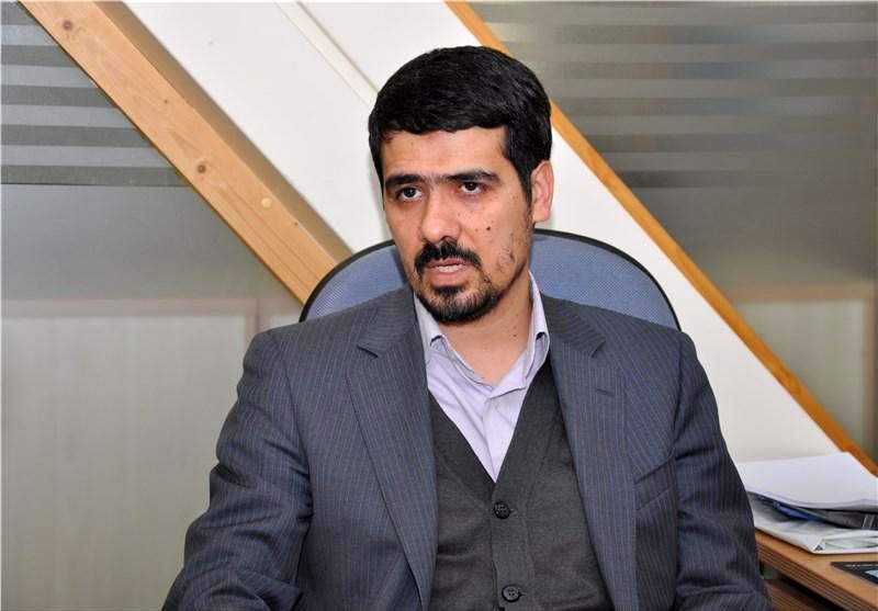 عرضه خودرو در بورس کالا با قیمت‌های دستوری و عرضه کم فایده‌ای ندارد