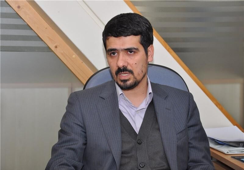 عرضه خودرو در بورس کالا با قیمت‌های دستوری و عرضه کم فایده‌ای ندارد