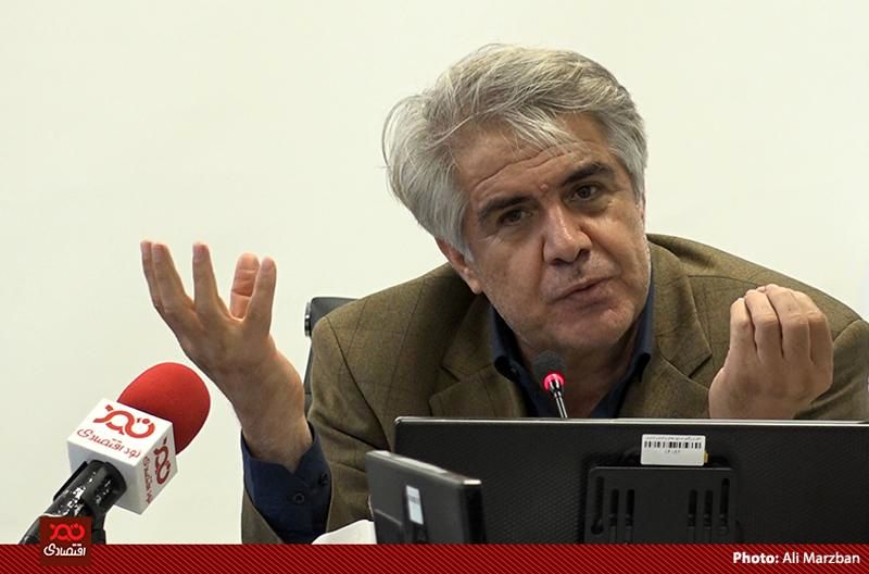 بازدهیهای بالای ۲۰۰ درصد بازار سرمایه طبیعی نیست/ کاهش نرخ سود بانکی به سرگردان شدن نقدینگی در سال ۹۹ کمک کرد