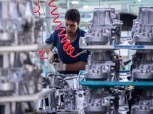 در حال رایزنی برای واردات بدون انتقال ارز هستیم/ بانک مرکزی با تامین ارز بدون ذکر منشا آن مخالف است