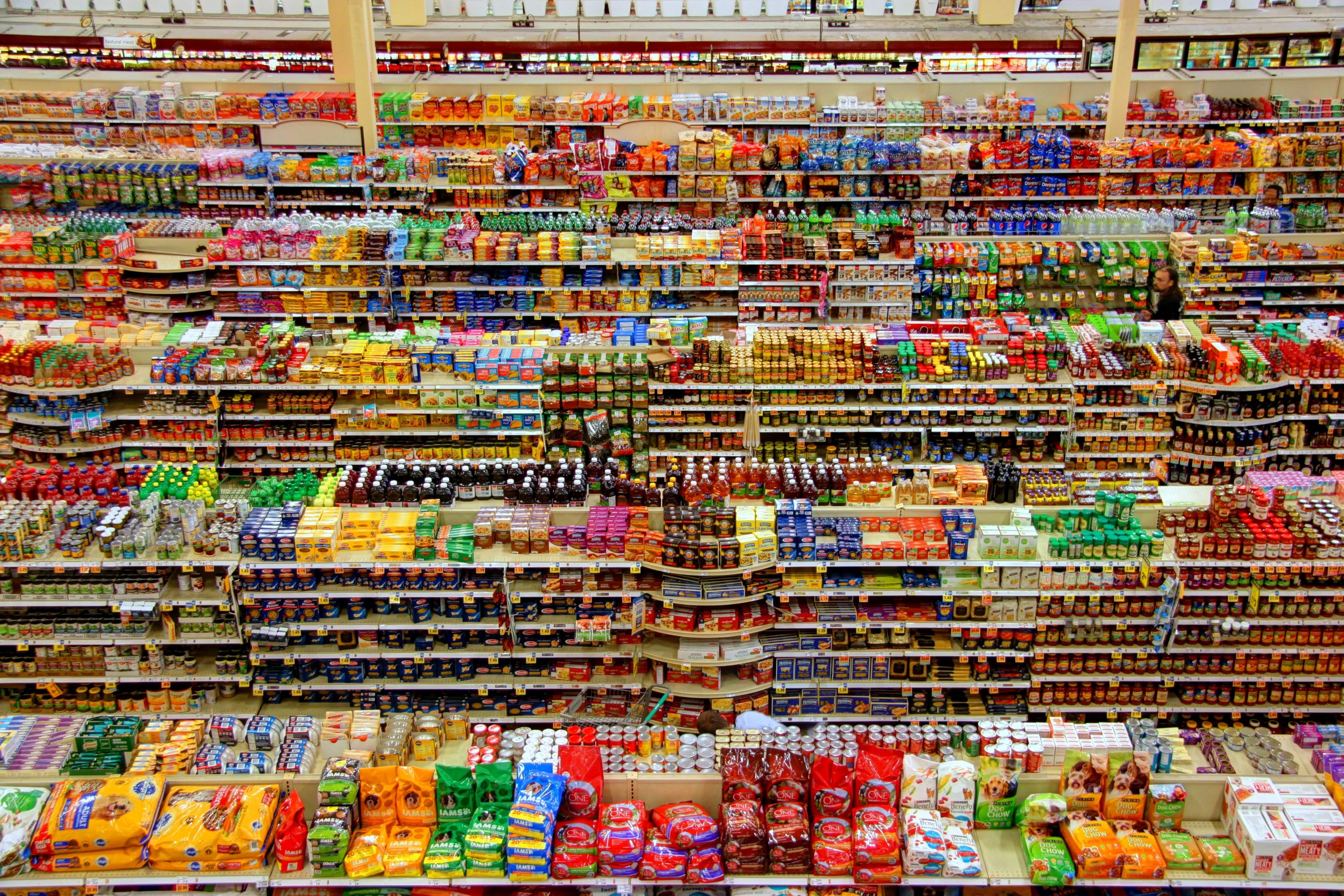 در دوره تحریم، واردات کالاهای اساسی ۴ برابر شده است
