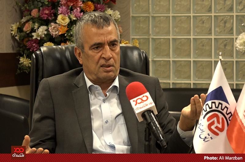 شرکتهای وارد کننده موبایل با بیانصافی قیمت آن را براساس نرخ روز دلار حساب میکنند