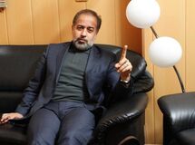 دولت با سیاست دلار ۴۲۰۰ تومانی به نفع رانت خواران عمل کرد