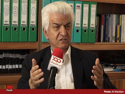 چرا کسانی که نفت فروختند و نتوانستند ارز آن را به کشور بازگردانند، خائن نیستند؟