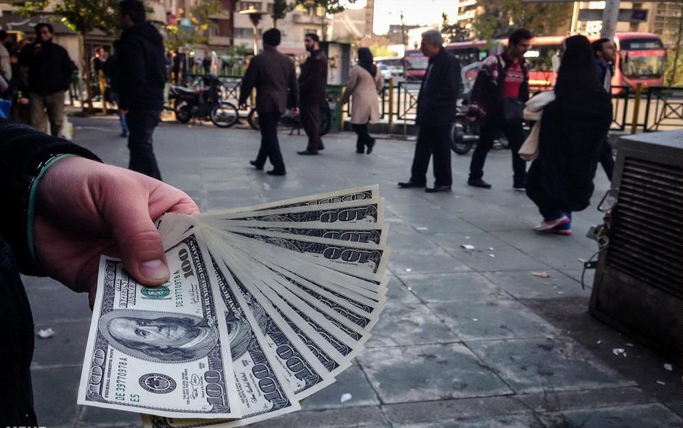 سخنان دیروز جهانگیری جلوی کاهش بیشتر قیمت دلار را گرفت