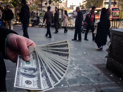 سخنان دیروز جهانگیری جلوی کاهش بیشتر قیمت دلار را گرفت