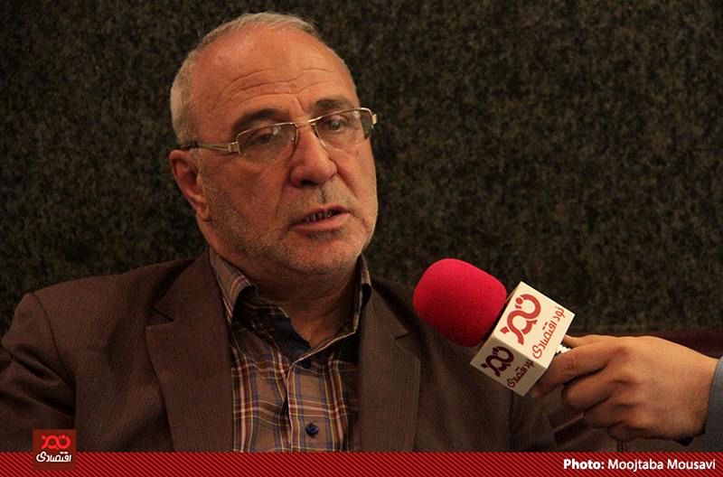 رئیس جمهور با اصرار بر تشکیل وزارت بازرگانی، مدیریت بازار را رها کرده است