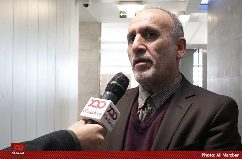 در کشوری که تورم وجود دارد، نباید نرخ ارز را ثابت نگه داشت