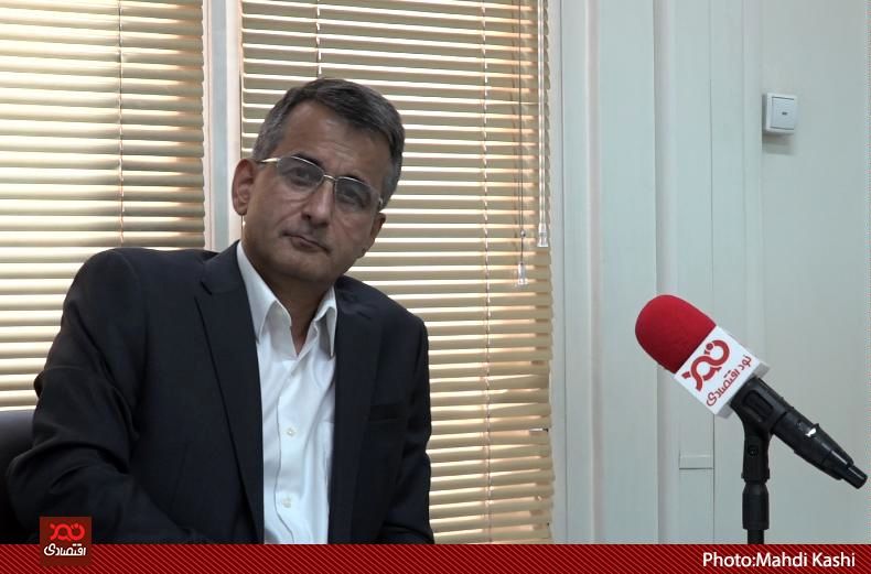 دولت روحانی هیچ راهبرد کلانی برای اقتصاد ایران ندارد/ مساله تحریمها، توجیه دولتمردان و مسئولان ناکارآمد است