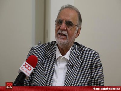 آقای عبدالناصر همتی، یک مدیر سیاسی است و اصلا از معاونت سیاسی صدا و سیما وارد حوزه اقتصادی شد