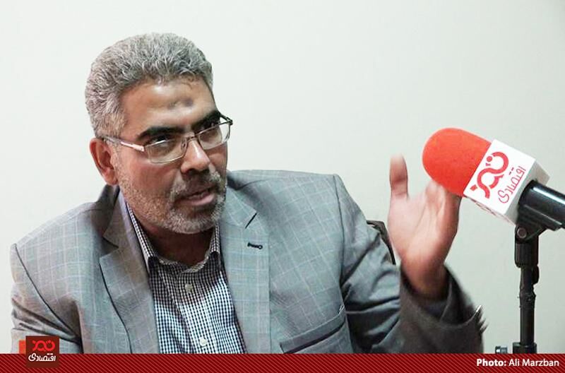 رسمیت‌ دادن به بازار آزاد ارز در جنگ اقتصادی اشتباه راهبردی است/ بانک مرکزی سیاست ارز ۴۲۰۰ تومانی را اجرا نکرد